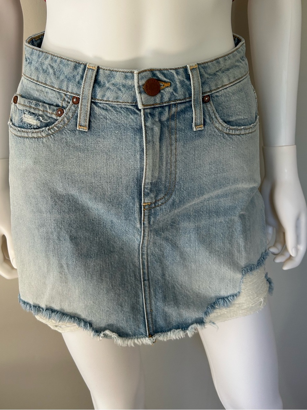 Alice + Olivia Jeans You Look Good Denim Mini Skirt Size 25 Distressed Raw Hem